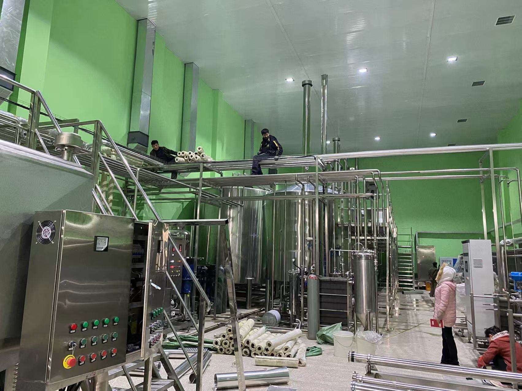 乌苏精酿啤酒设备厂—精酿啤酒设备制造：传承工艺与创新科技的交融